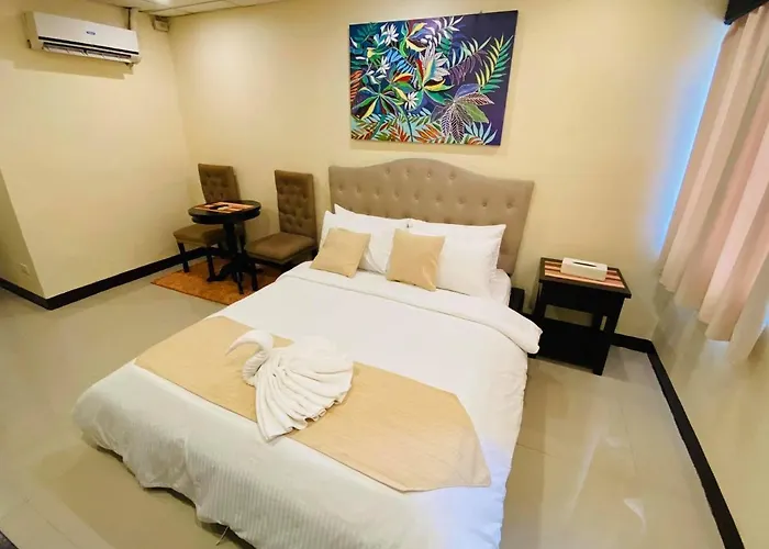 Family Hotel: Amax Inn Makati